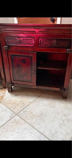 2 nightstands Chinese design