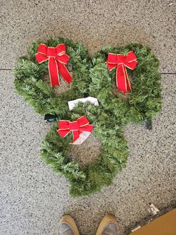 19" Christmas wreathes (3)