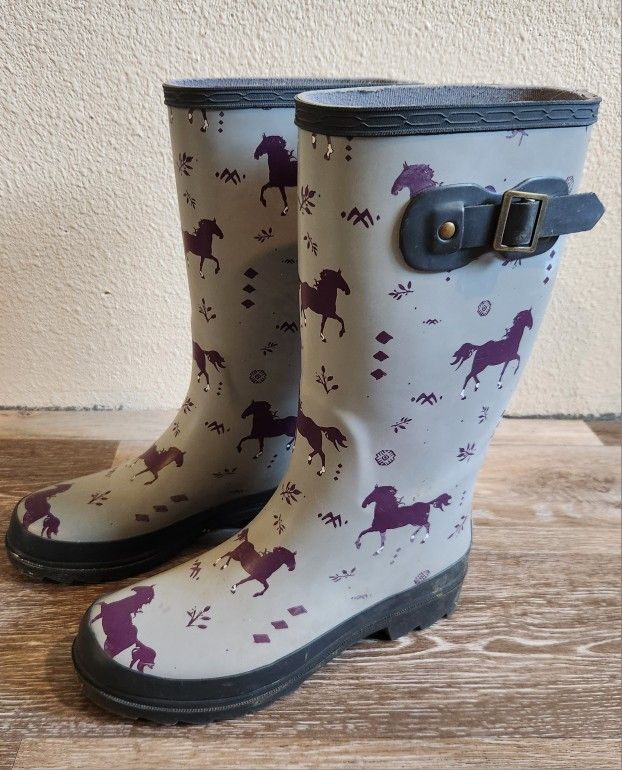Ladies Size 7 Rubber Boots With Horse Design