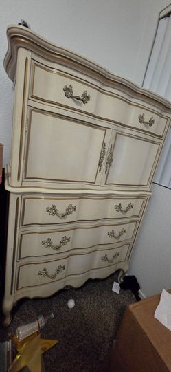 Dresser French Style