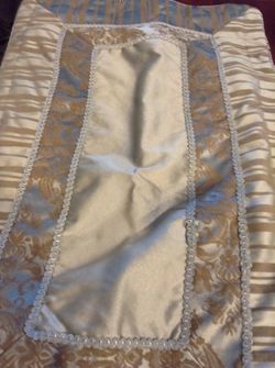 King duvet cover with shams & bed skirt