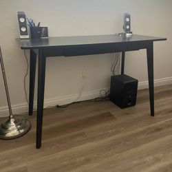 Black Desk