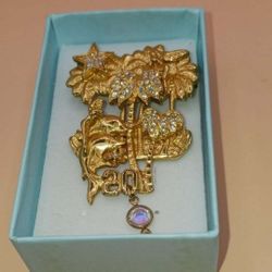 Kirk's Folly Beach Theme Brooch,  number 20
