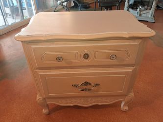 Traditional night stand