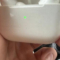 Apple AirPods Pro Wireless Bluetooth In-Ear Earbuds White with Charging Case