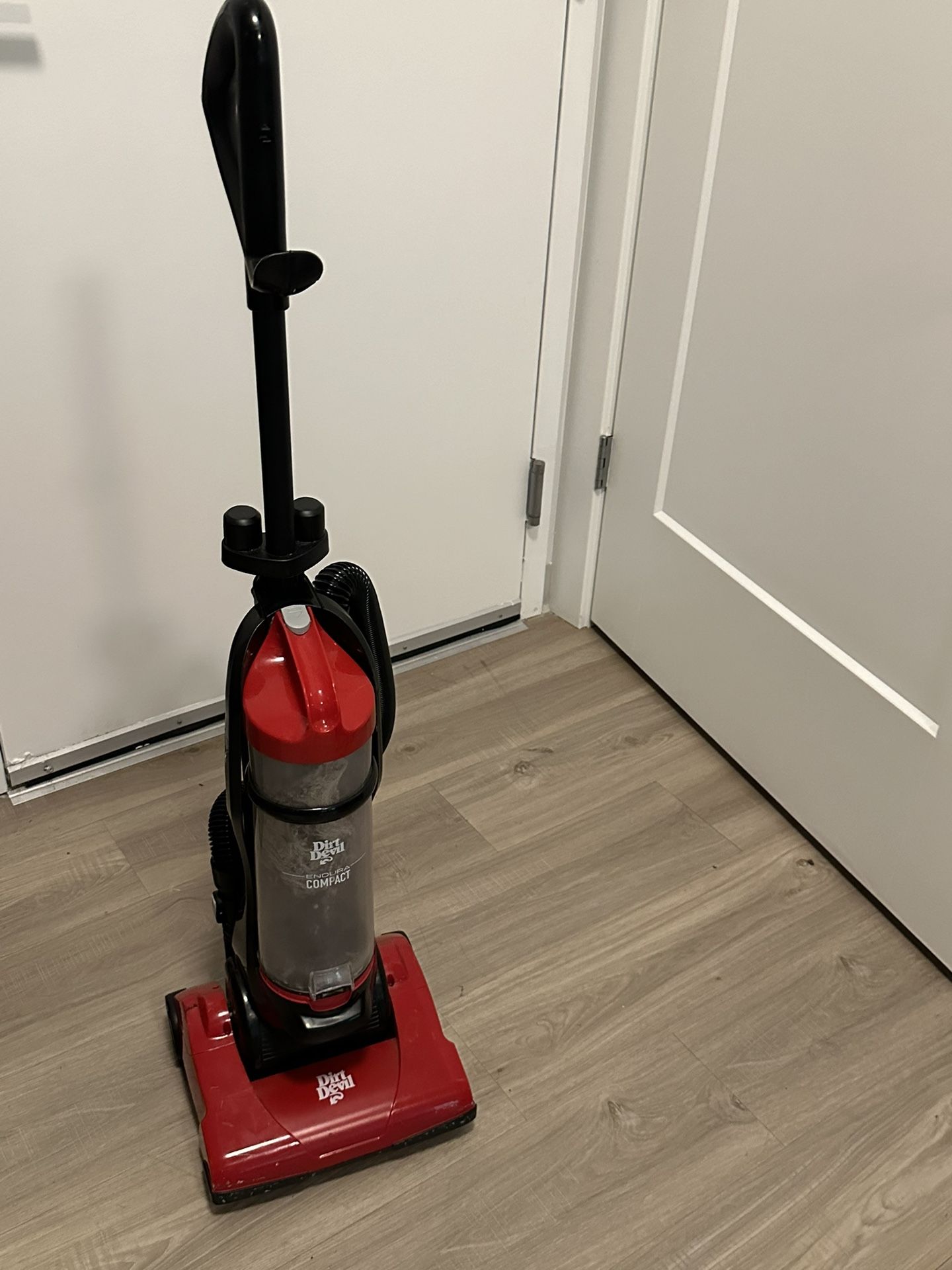 Dirt Devil Endura Lite Compact Bagless Upright Vacuum Cleaner