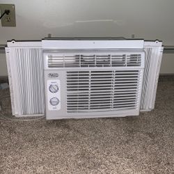 Used Sarasota Breeze Window AC Unit With Panels