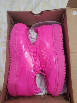 NEW in The Box Reebok Pink Shoes Women