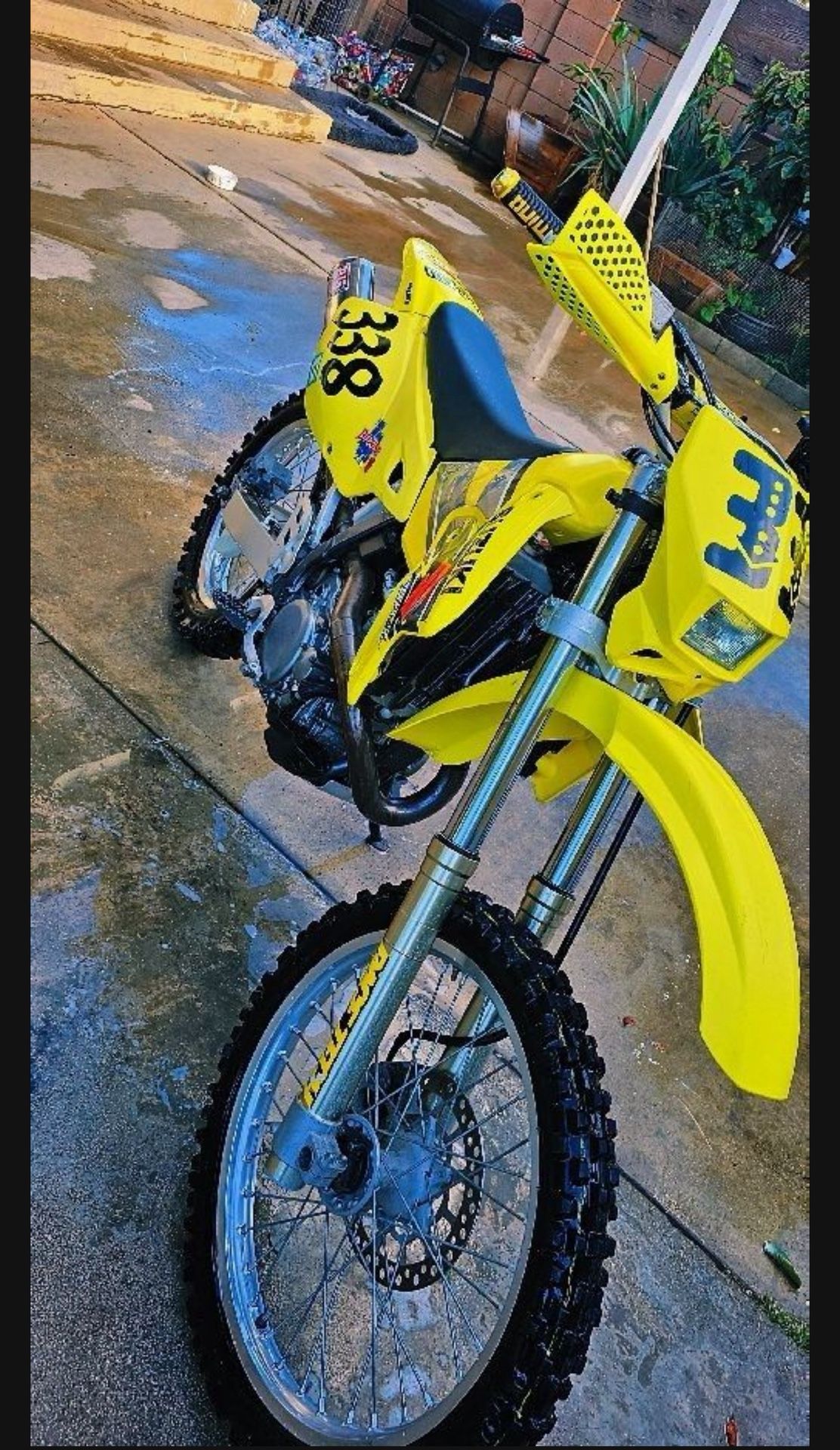 Suzuki Z400, Yellow