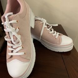 Skechers Womens Heartbeats-softy Sneaker 