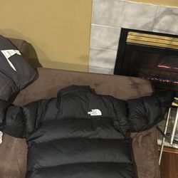North Face Puffer Size Medium 