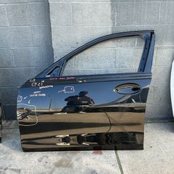 2019 - 2024 BMW 3 Series - DRIVER DOOR OEM 