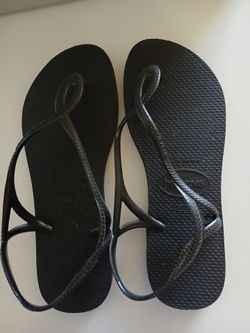 Brand new Havaianas. Size 7/8.