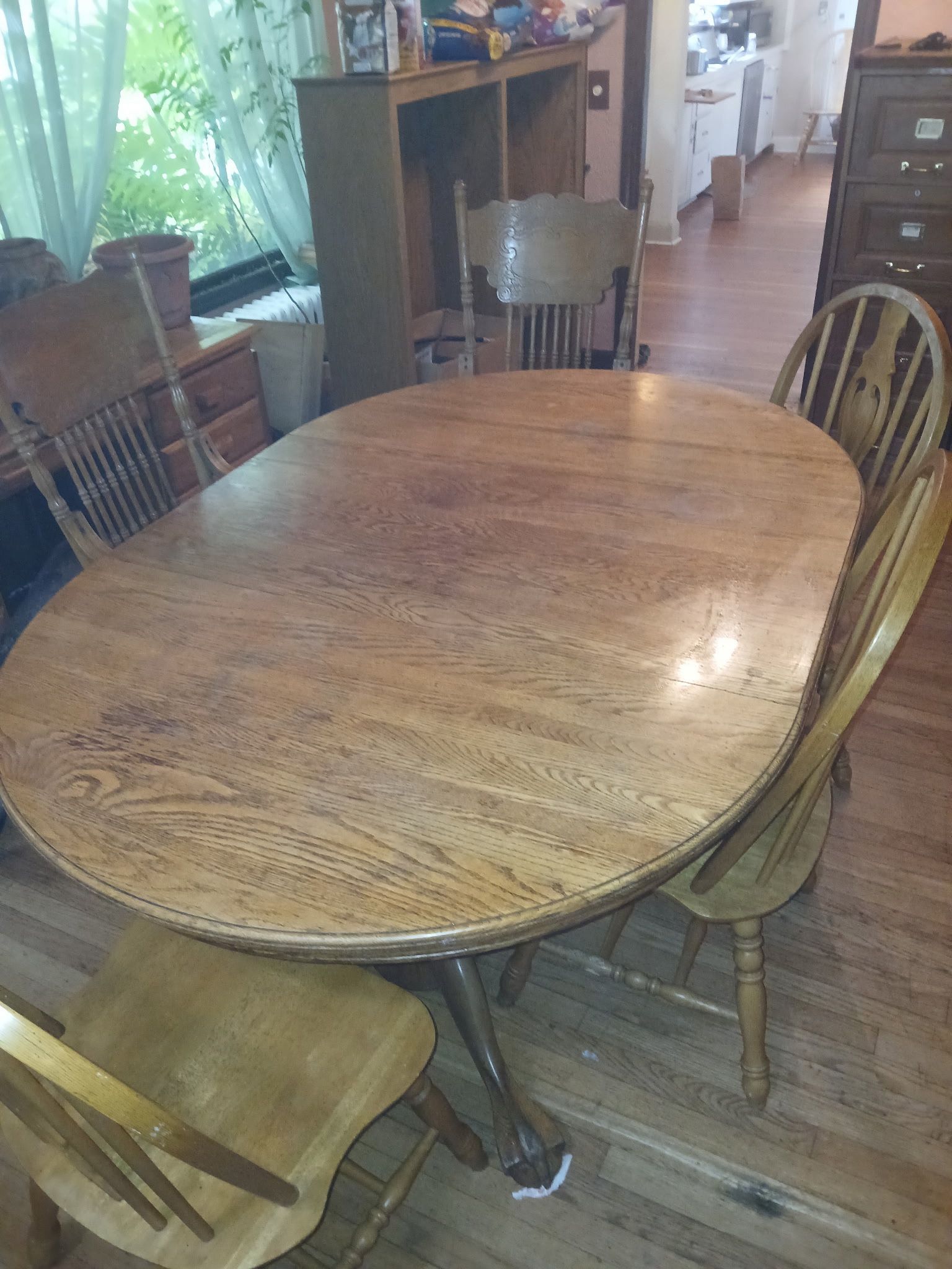 Beautiful Oak Table And Chairs With Details 