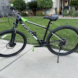 Giant 29er Mountain Bike 