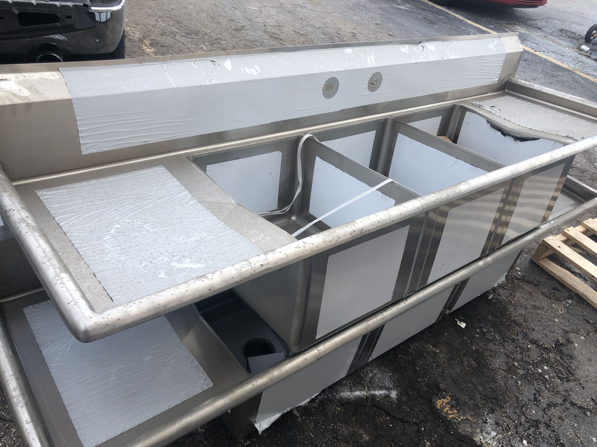 Brand new 3 compartment sinks 84 inch