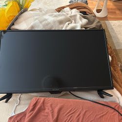 32’ Insignia TV
