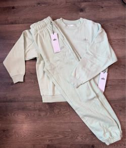 Alo Yoga Sweatsuit Set Crewneck and Joggers