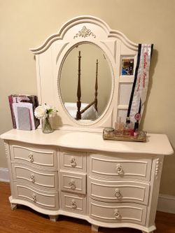 ✨ Elegant Vintage Ivory Bedroom Set ✨