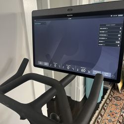 Pelaton Bike+ With Floor Mat and 3Lb Weight Set