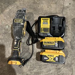 Dewalt oscillating multitool with 2 batteries and charger