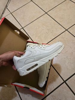 White Nike Air Max