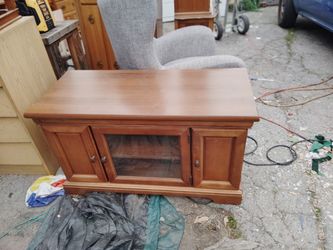 Beautiful Little TV Stand Clean Condition As Pictured