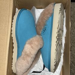 New Ugg Slippers Size 7
