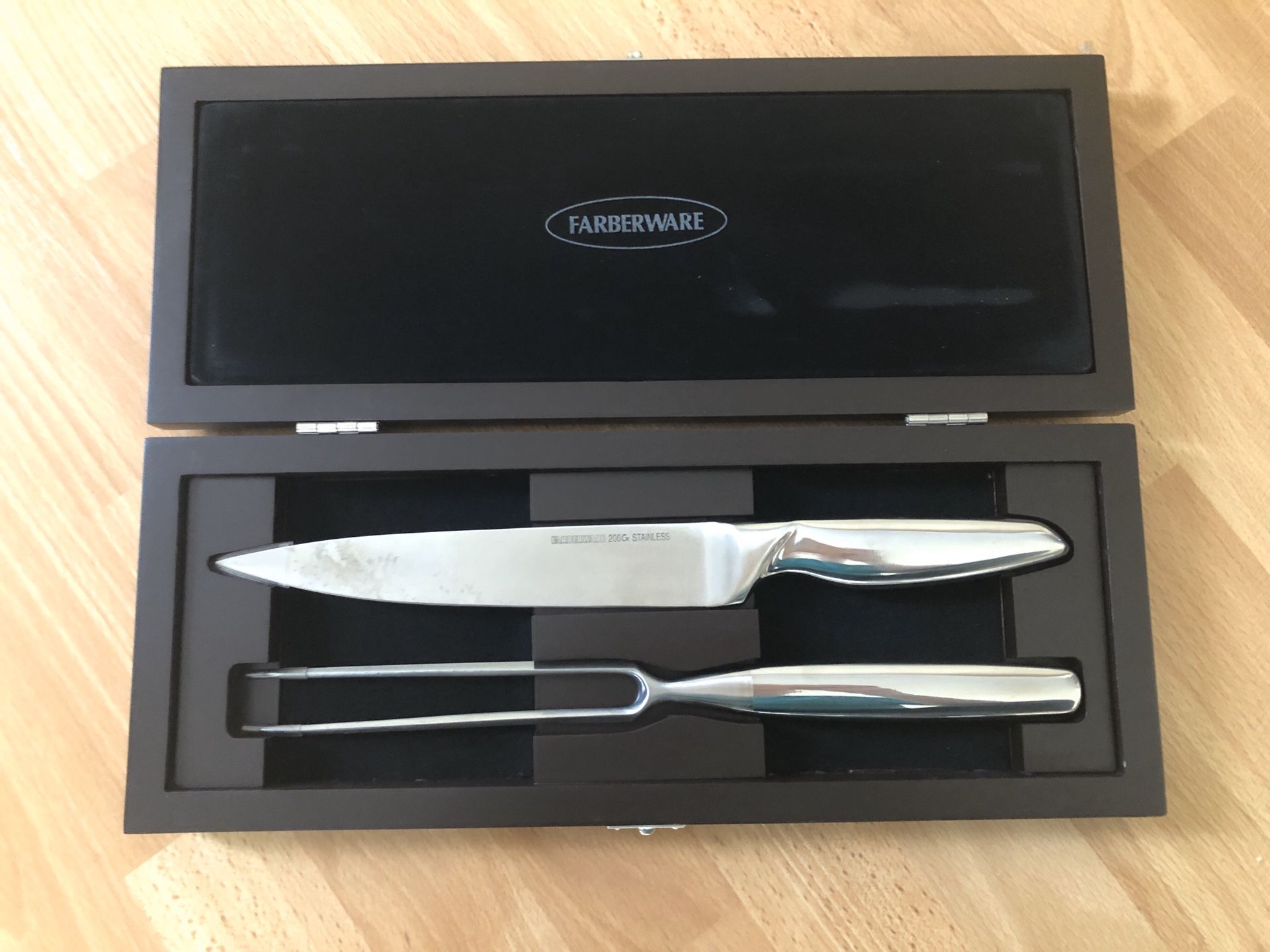 Stainless steel carving set