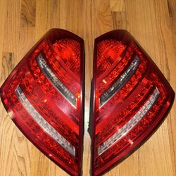 Mercedes Benz S550 OEM Tail Lights 2010 Thru 2013