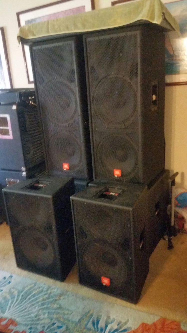 6 JBL speakers for sale. Se vende 6 JBL Bocinas