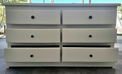 6 drawer dresser. Real wood!!