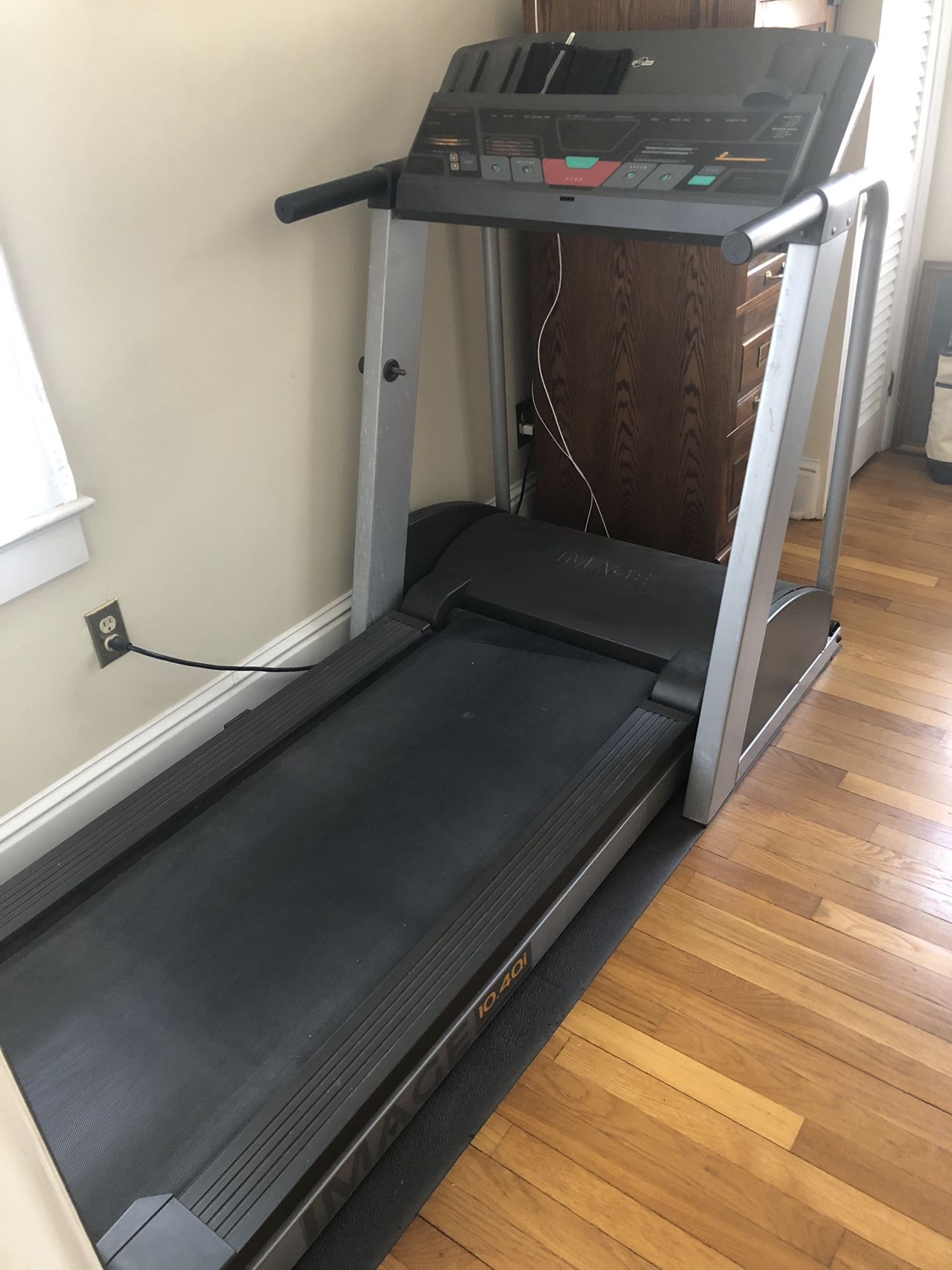Treadmill Image 10.4Qi