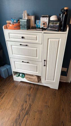 Show storage rack $75