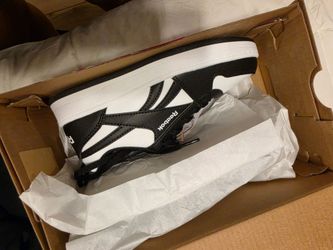 Reebok Low-Top Sneakers Black and White
