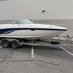 2000 Chaparral 233 Sport Cuddy.
