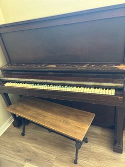 1922 Wellington (The Cable Company) Piano