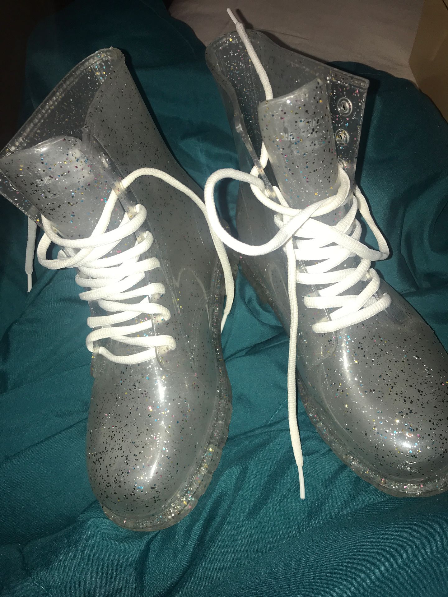 Size 7 women clear glitter rain boot