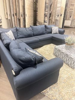 Couch/sectional for sale - Woodland Hills