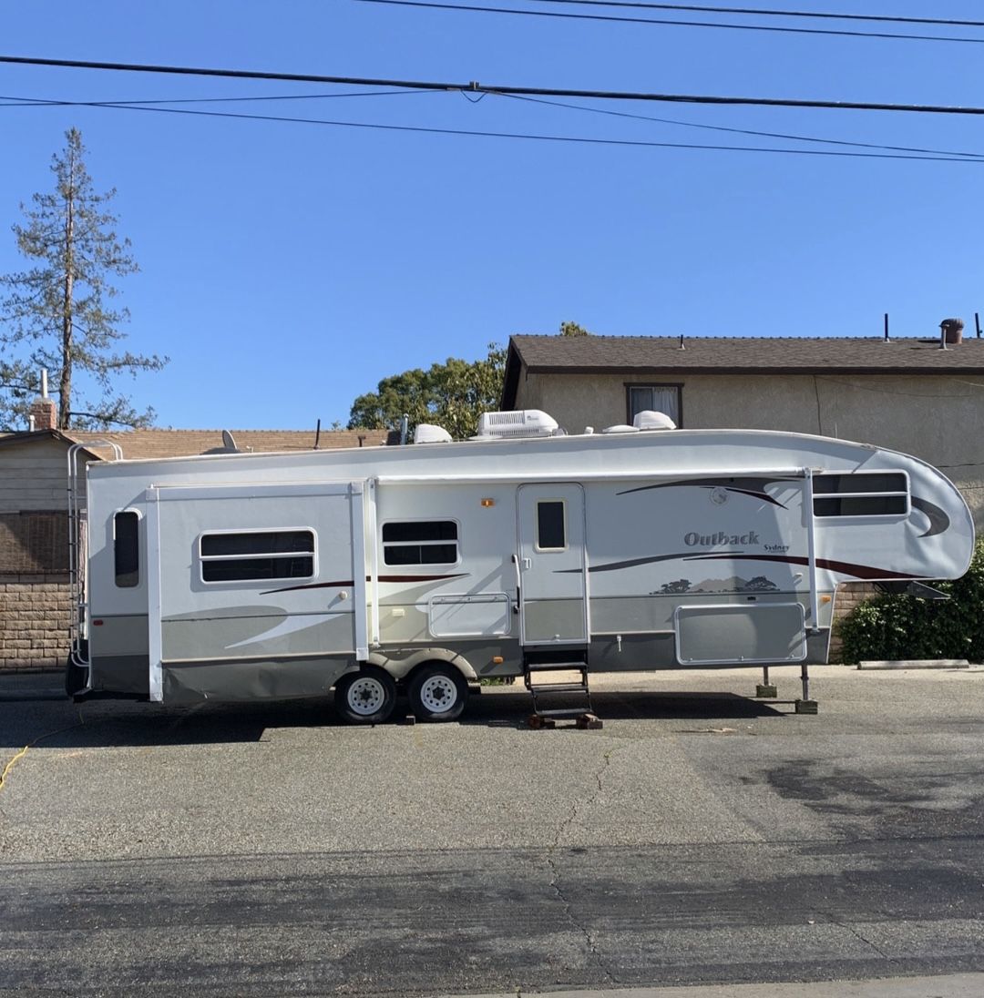 2006 Keystone Outback Sydney 5th Wheel