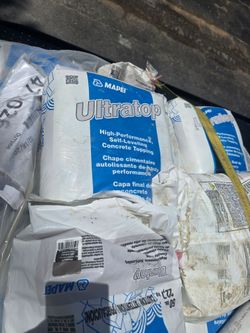 Self leveling topping