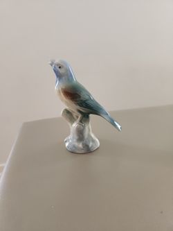 This is a vintage Royal Copley Blue Bird figurine. These figurines were made by the Spaulding China Company in Sebring, Ohio, from 1939 to 1960. 