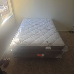 New Regency Matress Full Size And Box Spring For Sale