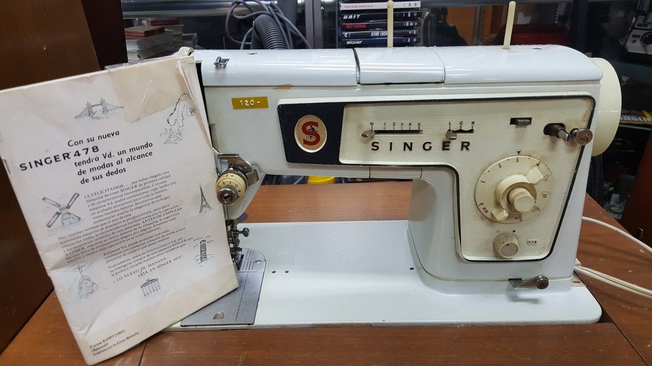 Singer 478 Vintage Sewing Machine 1969
