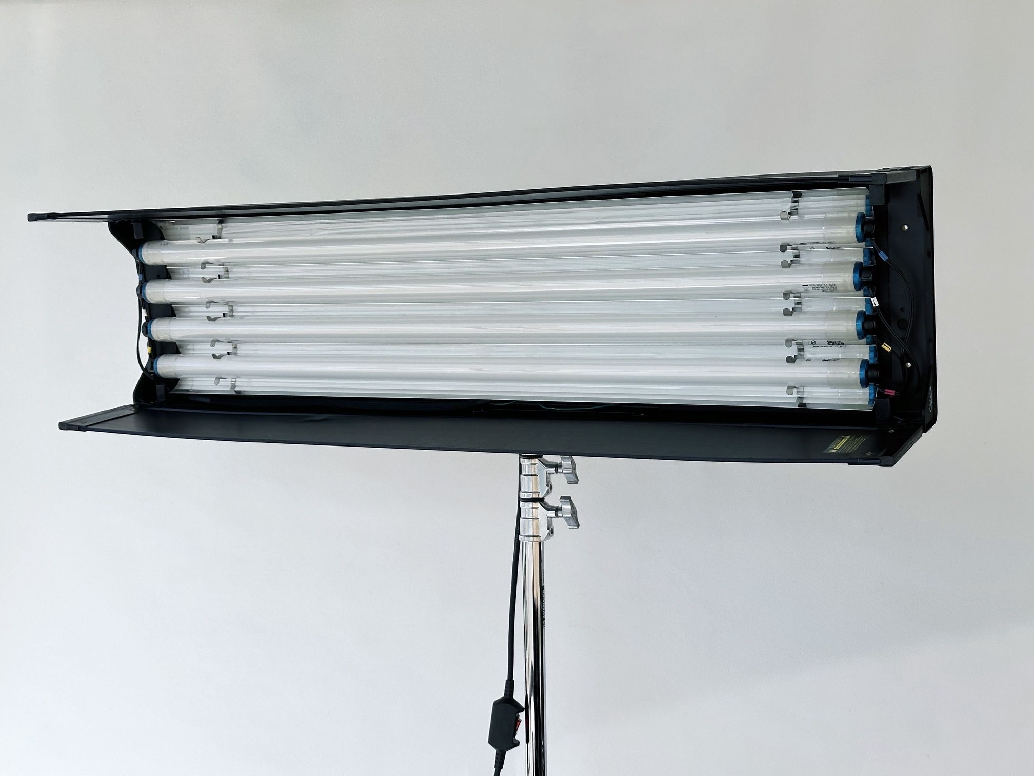 Kino Flo Tegra 4’ 4 Light Kit with Rolling Hard Case