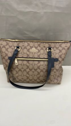 Coach with wallet. Item No 888 (Shopgoodwill)