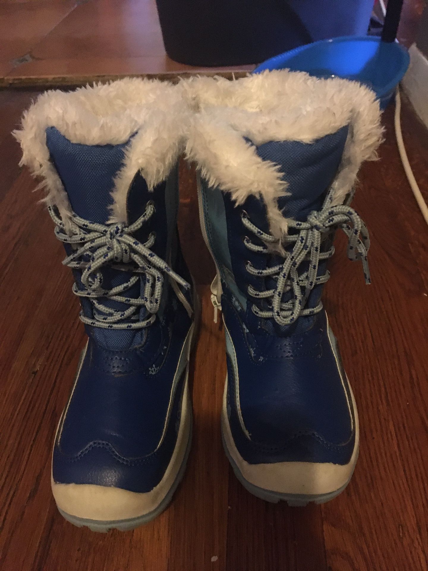Kids pre own condition snow boots