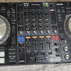 DJ Equipment 