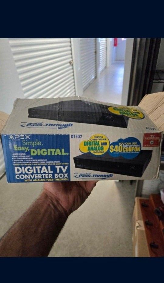 Digital Converter Box."CHECK OUT MY PAGE FOR MORE DEALS "