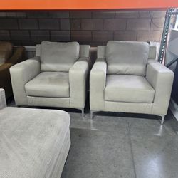 🪑🪑  ASHLEY MODERN BEIGE DEEP ACCENT CHAIRS! FREE DELIVEEY